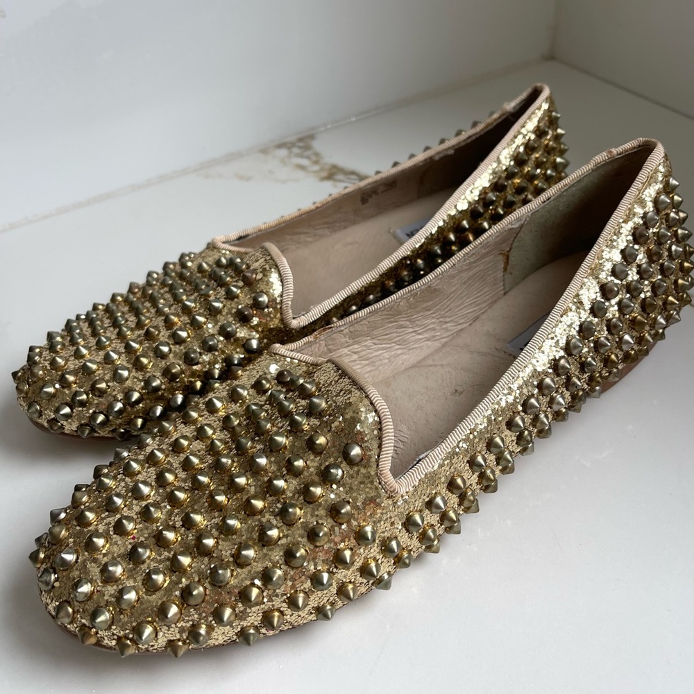 Steve Madden Studlyy Studded Gold Glitter Flats size 9.5 NWT - Picture 2 of 4